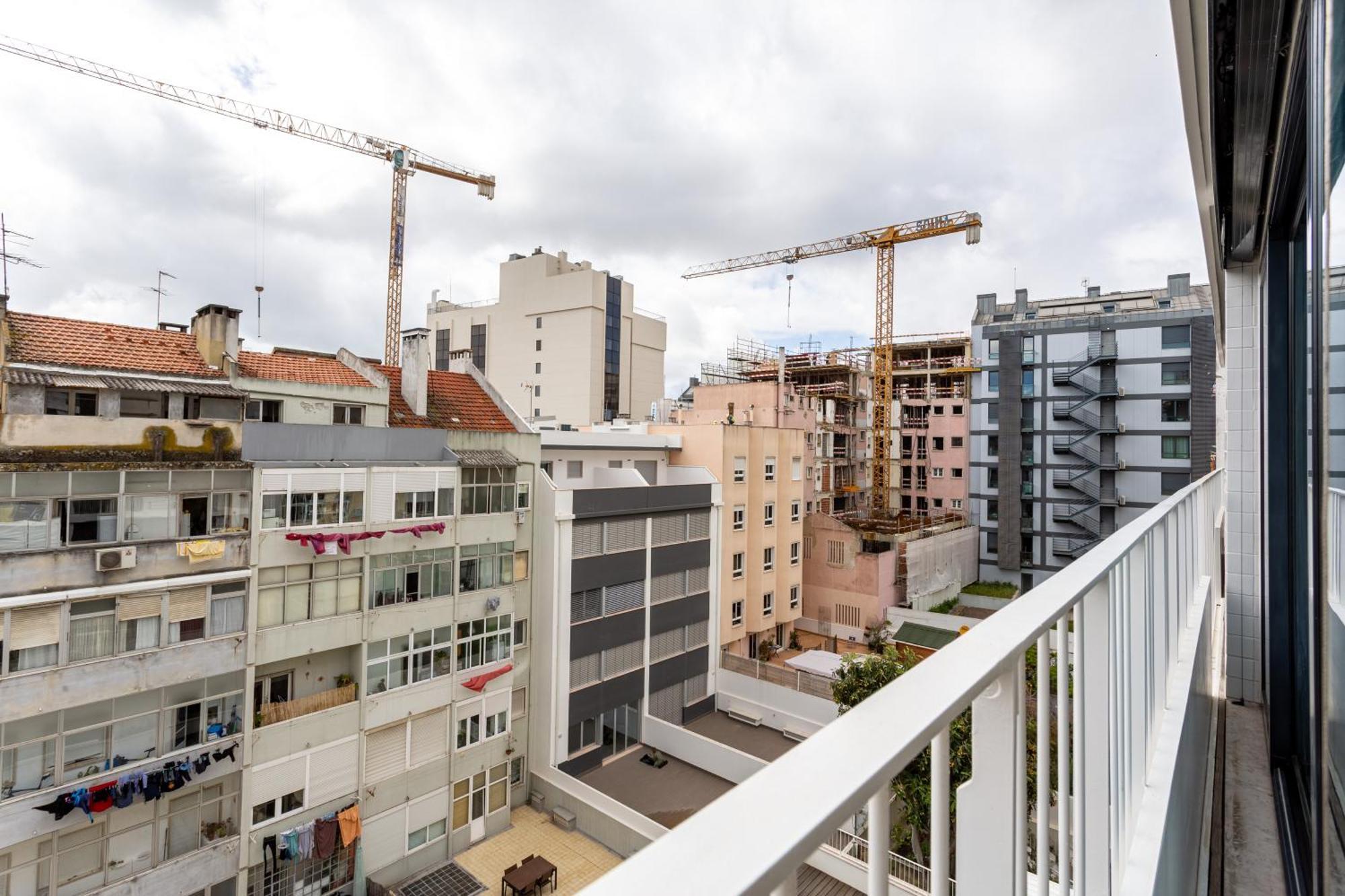 Ferienwohnung Joivy Chic Apt With Balcony Near Liberdade Avenue Lissabon Exterior foto